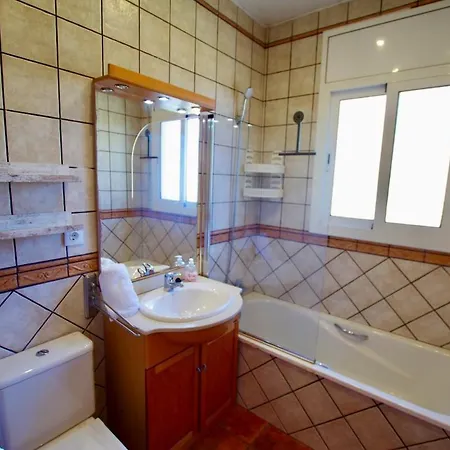 Villa V&v Lloret Sunrise: Spacious 10-person With Pool Near Canyelles Lloret de Mar