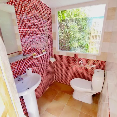 V&v Lloret Sunrise: Spacious 10-person With Pool Near Canyelles * Lloret de Mar