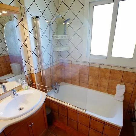 V&v Lloret Sunrise: Spacious 10-person With Pool Near Canyelles Villa *