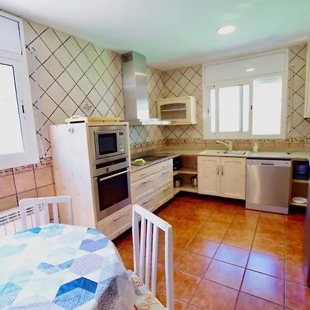 V&v Lloret Sunrise: Spacious 10-person With Pool Near Canyelles * Lloret de Mar